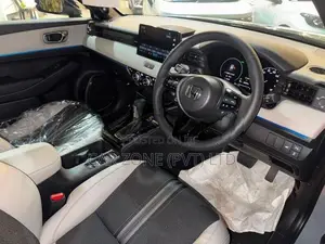 Honda Vezel Z PLAY MOONROOF 2025