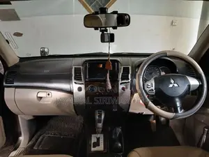 Mitsubishi Montero 2011