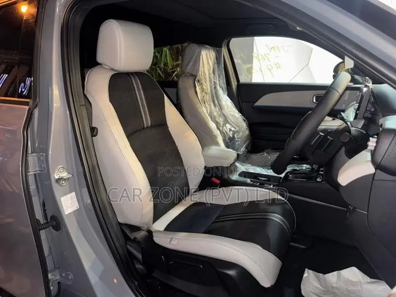 Honda Vezel Z PLAY MOONROOF 2025