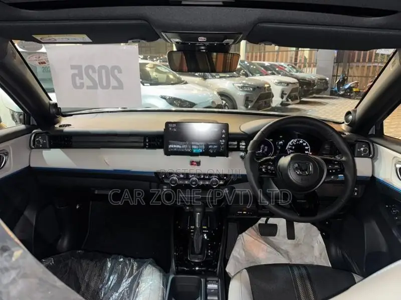 Honda Vezel Z PLAY MOONROOF 2025