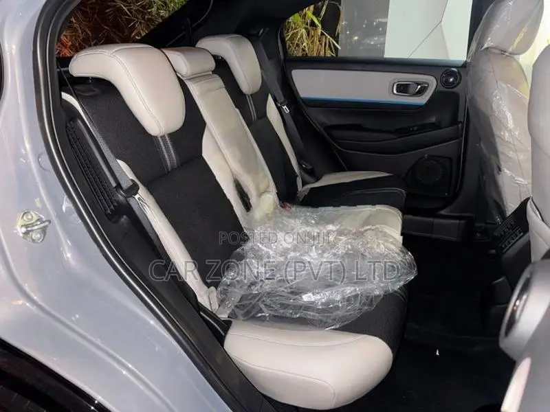Honda Vezel Z PLAY MOONROOF 2025