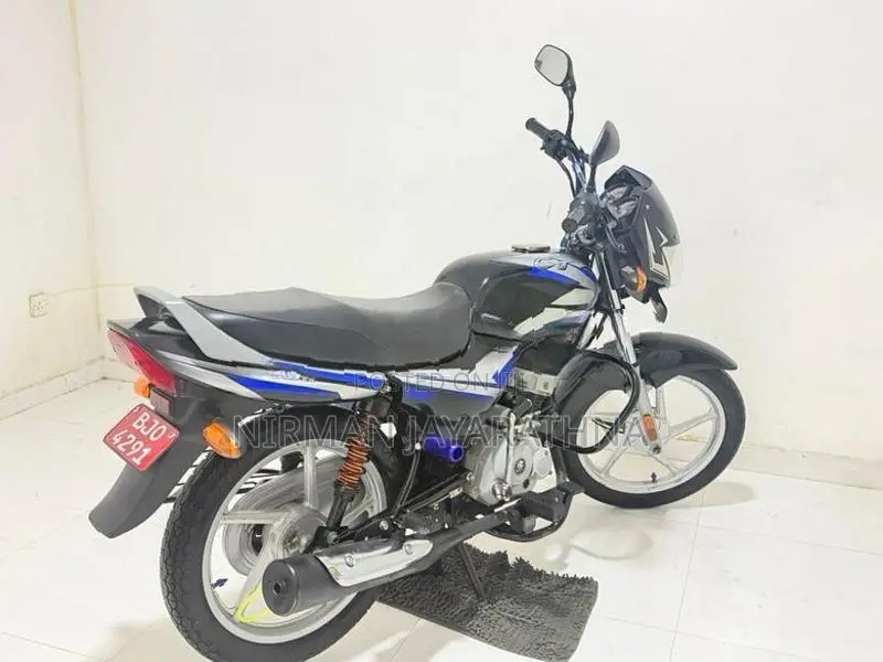 Bajaj CT100 2025