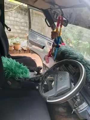 Nissan Largo 1990