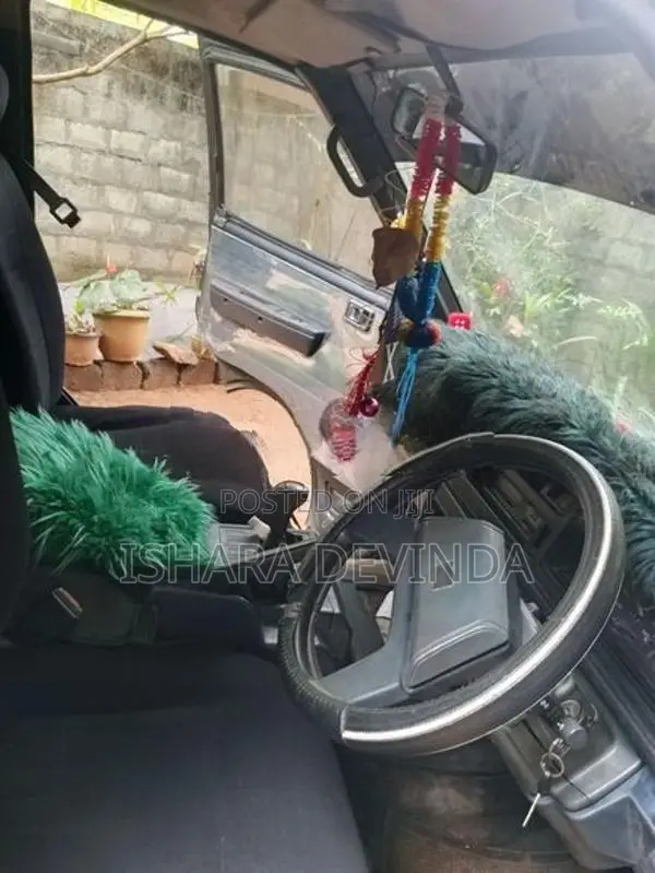 Nissan Largo 1990
