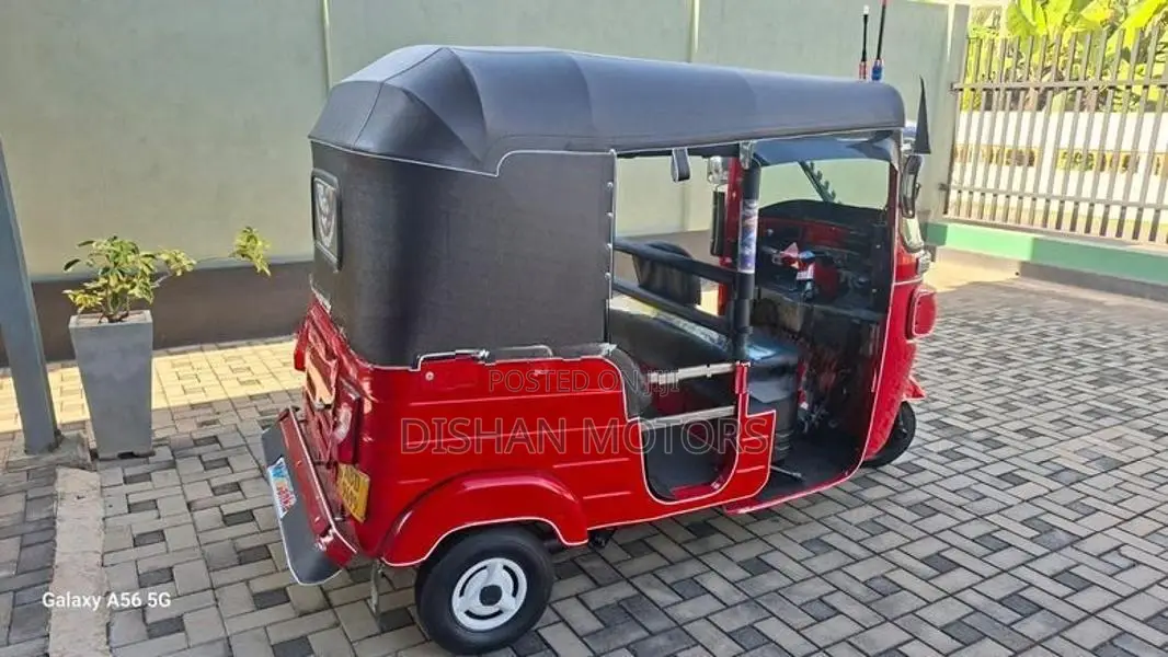 Bajaj RE 4Stroke 2015