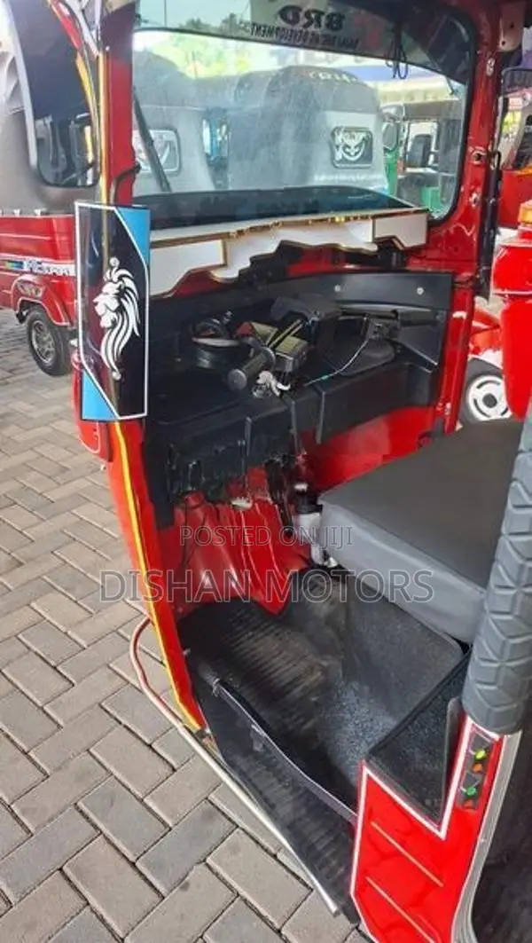 Bajaj RE 4 Stroke 2015