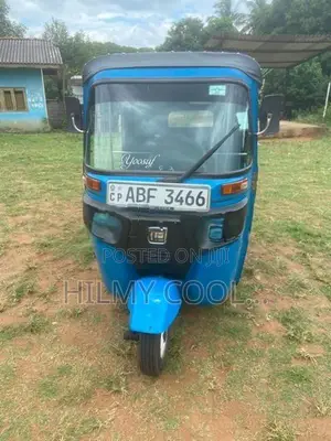 Bajaj RE 2015