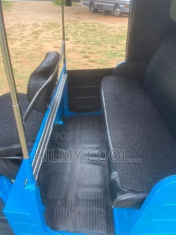 Bajaj RE 2015