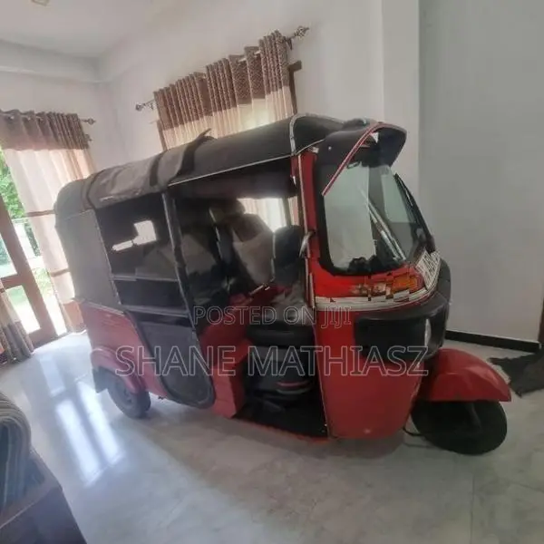 Bajaj RE 205 2016