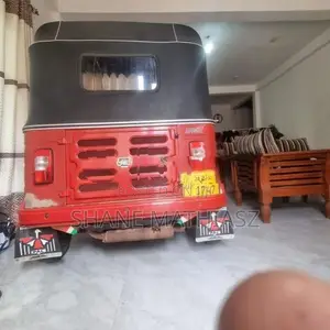 Bajaj RE 205 2016
