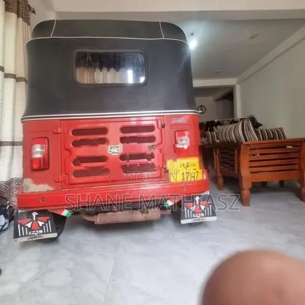 Bajaj RE 205 2016