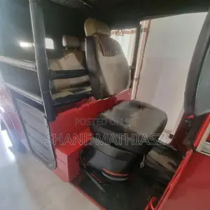 Bajaj RE 205 2016