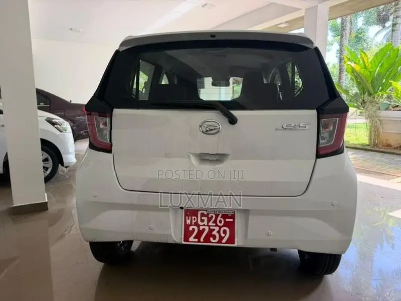 Daihatsu Mira X ES 2025
