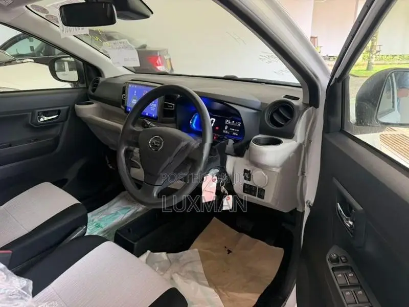Daihatsu Mira X ES 2025