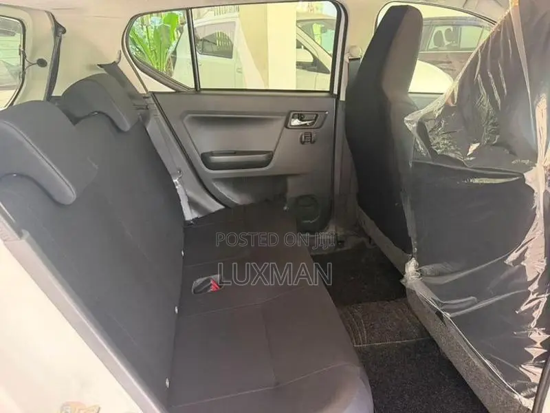 Daihatsu Mira X ES 2025