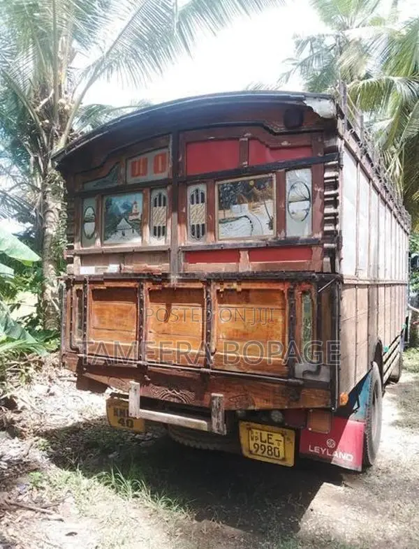 Ashok Leyland Comet 2005