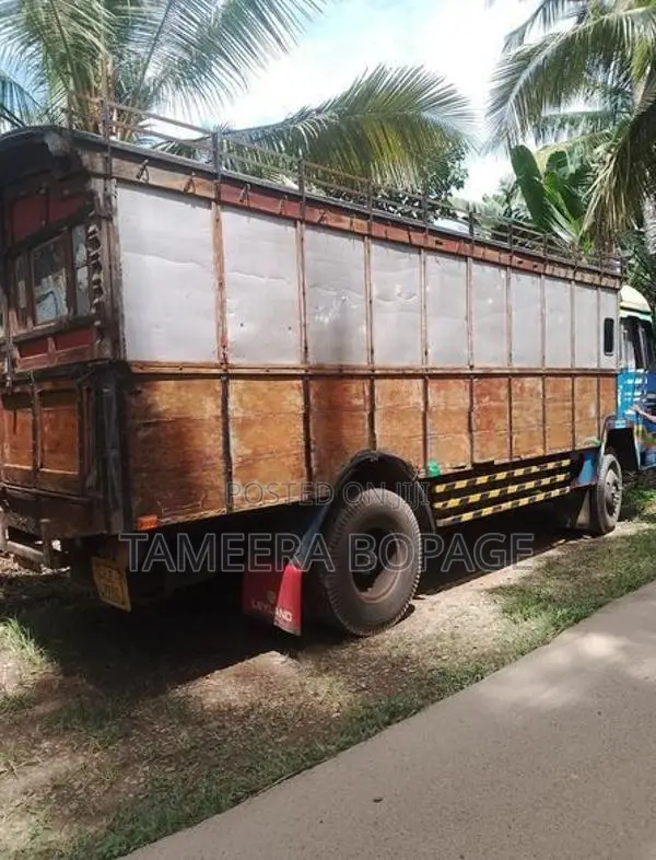 Ashok Leyland Comet 2005