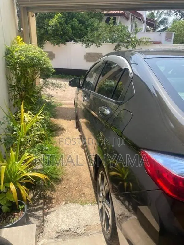 Honda Grace ES 2014