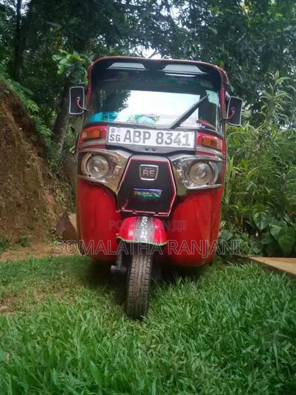 Bajaj RE 2017