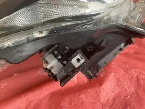 Prius ZVW30 Headlamp Lower