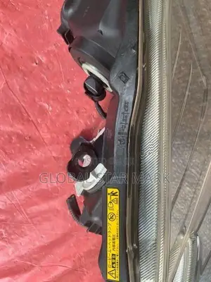Prius ZVW30 Headlamp Lower