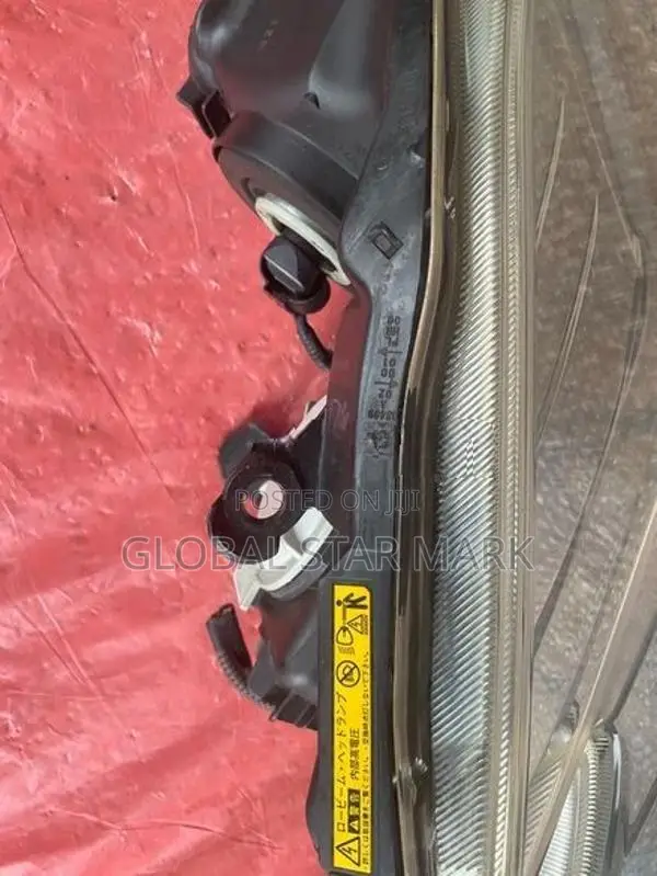Prius ZVW30 Headlamp Lower