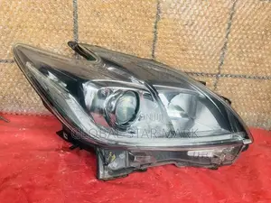 Prius ZVW30 Headlamp Lower