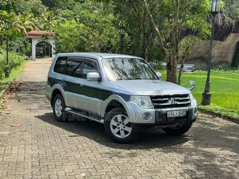Mitsubishi Pajero Montero V93W Exceed 2008