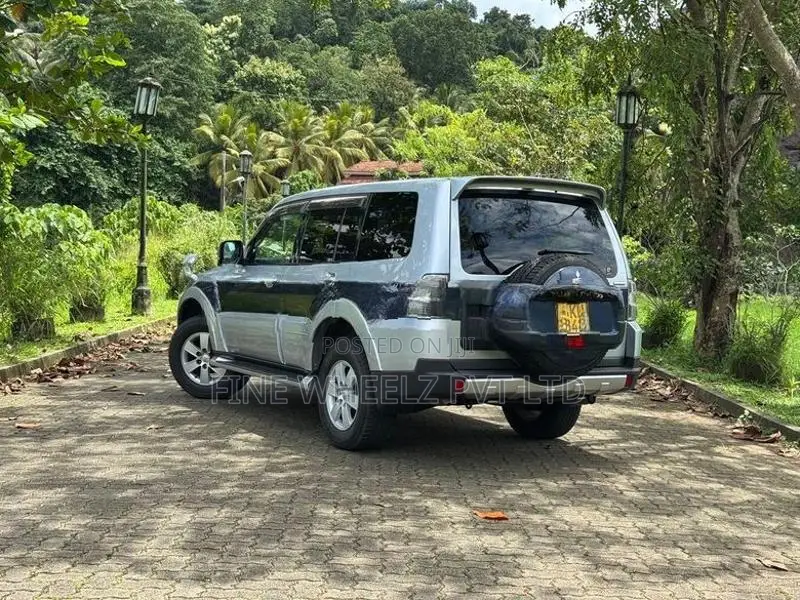 Mitsubishi Pajero Montero V93W Exceed 2008