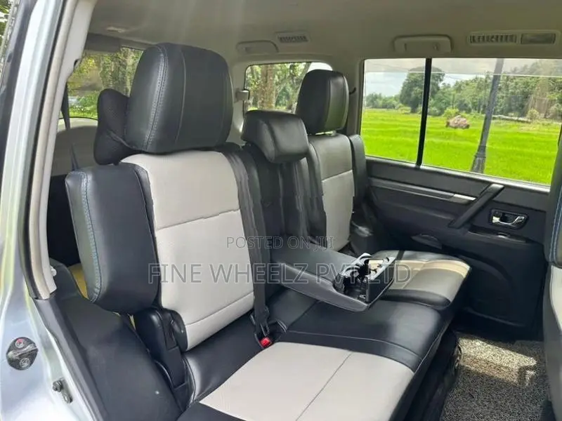 Mitsubishi Pajero Montero V93W Exceed 2008