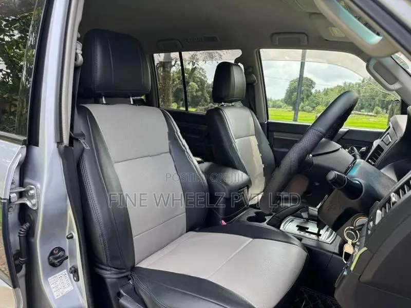 Mitsubishi Pajero Montero V93W Exceed 2008