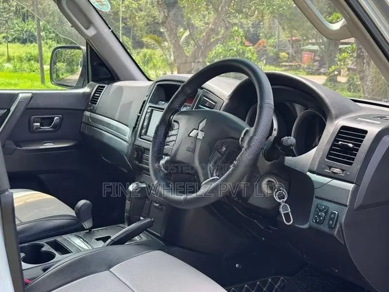 Mitsubishi Pajero Montero V93W Exceed 2008