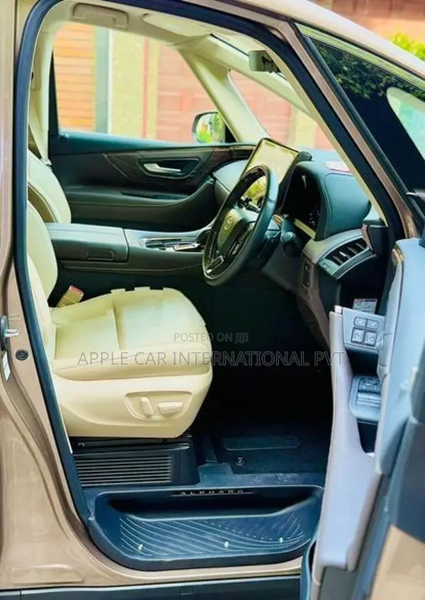Toyota Alphard Pre-Executive Lounge 2024