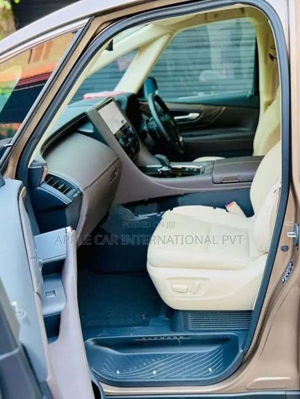 Toyota Alphard Pre-Executive Lounge 2024