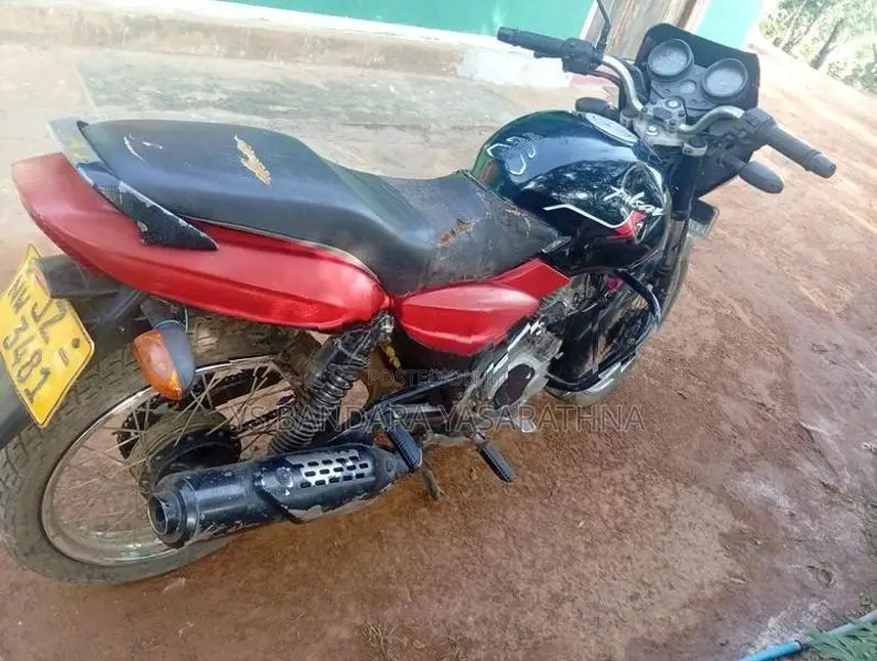 Bajaj Pulsar 150 2004