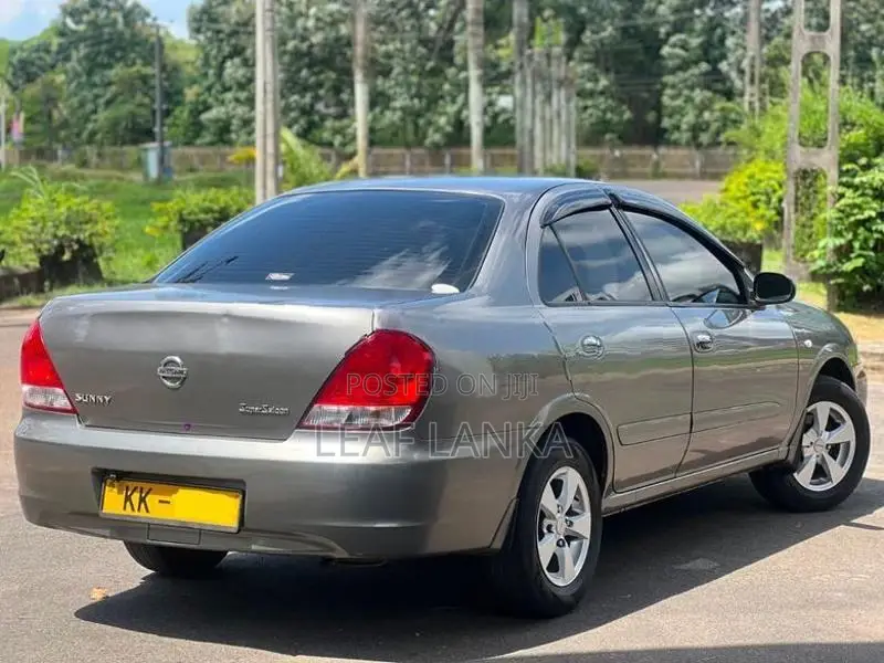 Nissan Sunny 2010