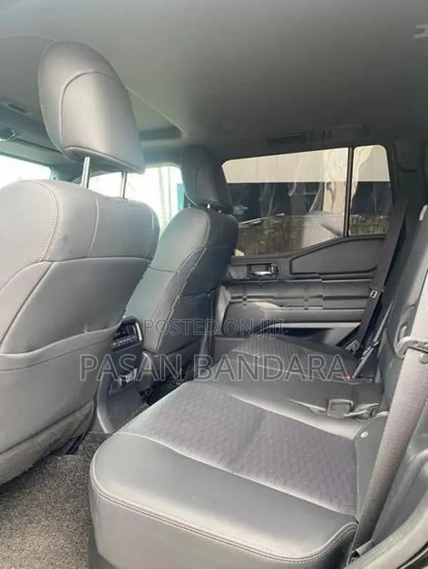 Toyota Land Cruiser Prado 2025