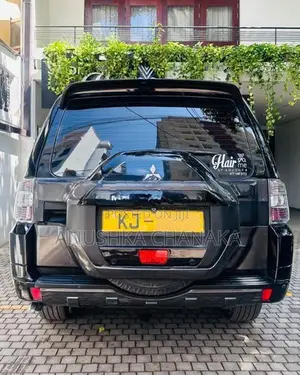 Mitsubishi Montero 2010