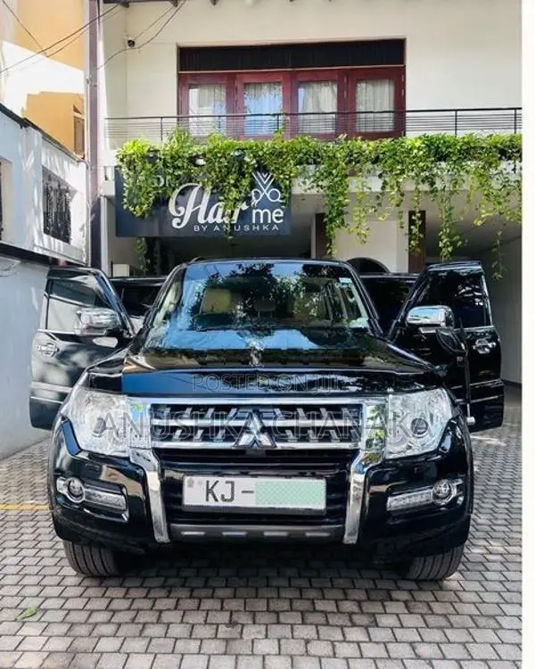 Mitsubishi Montero 2010