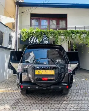 Mitsubishi Montero 2010