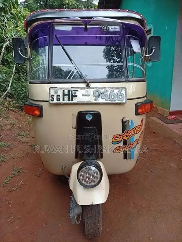 Bajaj RE 2002