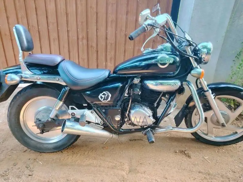 Honda Magna 2000