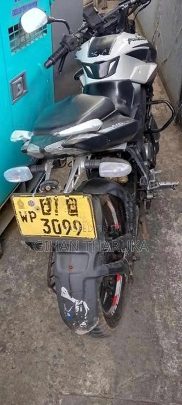Bajaj Pulsar N160 2017