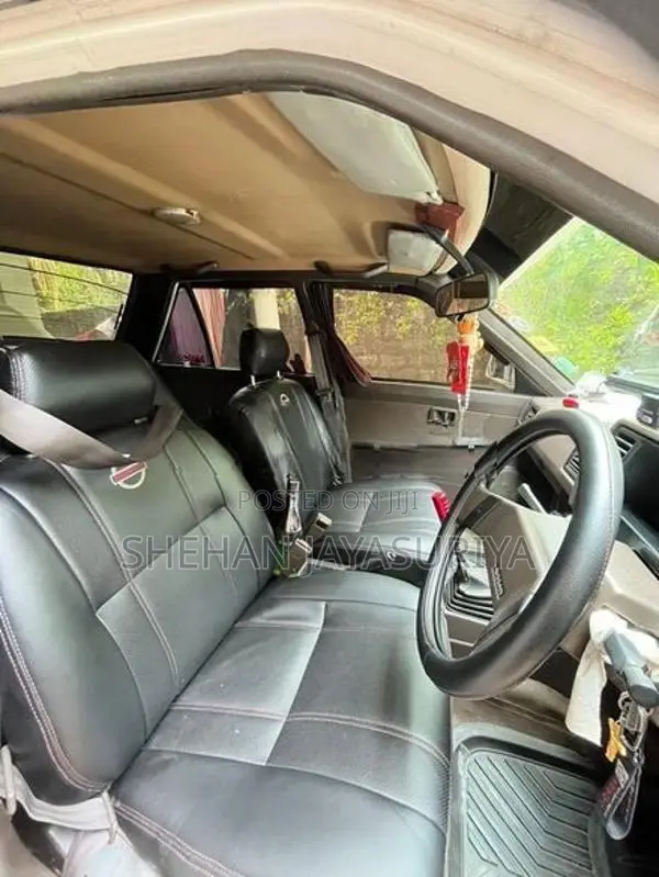 Nissan Sunny 1987