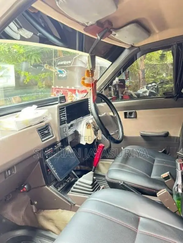 Nissan Sunny 1987