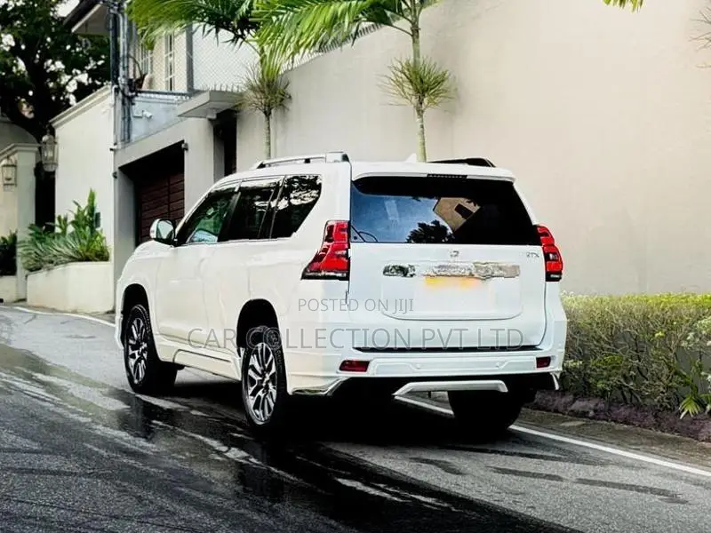 Toyota Land Cruiser Prado 2023