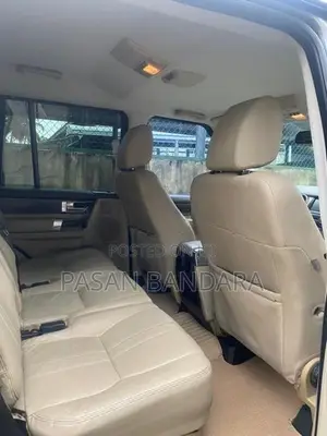 Land Rover Discovery 2011