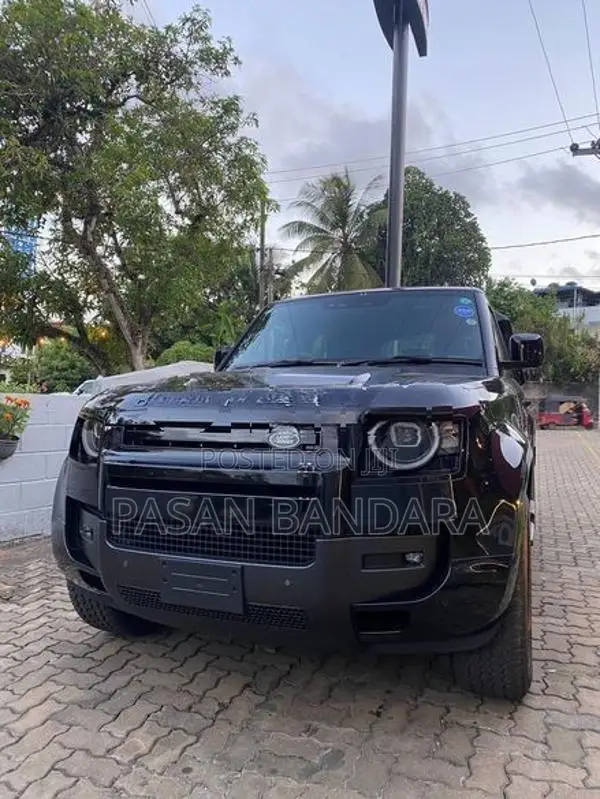 Land Rover Defender 2026