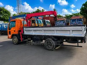 Isuzu NPR71H Boom Truck 1995
