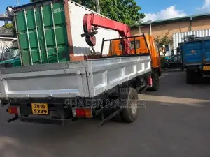 Isuzu NPR71H Boom Truck 1995